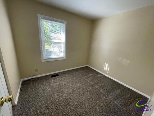 Building Photo - 111 Nix Way