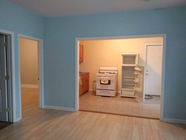 Open concept Kitched/Dinning Room - 58 Paine St