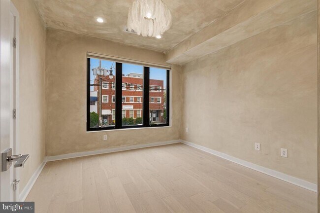 Building Photo - 531 Kennedy St NW