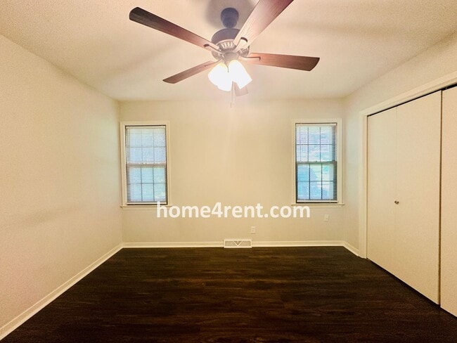Building Photo - Updated Kitchen w/ Granite Counters, Subway Tile, SS Appliances