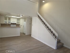 Building Photo - 19 Aruba St