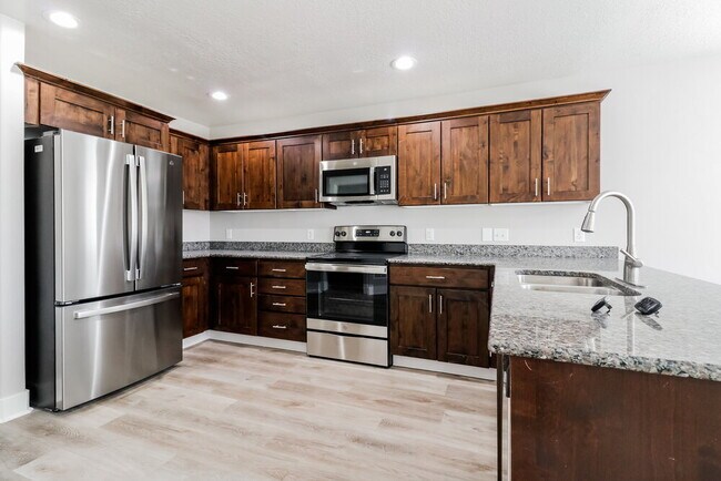 Building Photo - 3770 N Downwater St