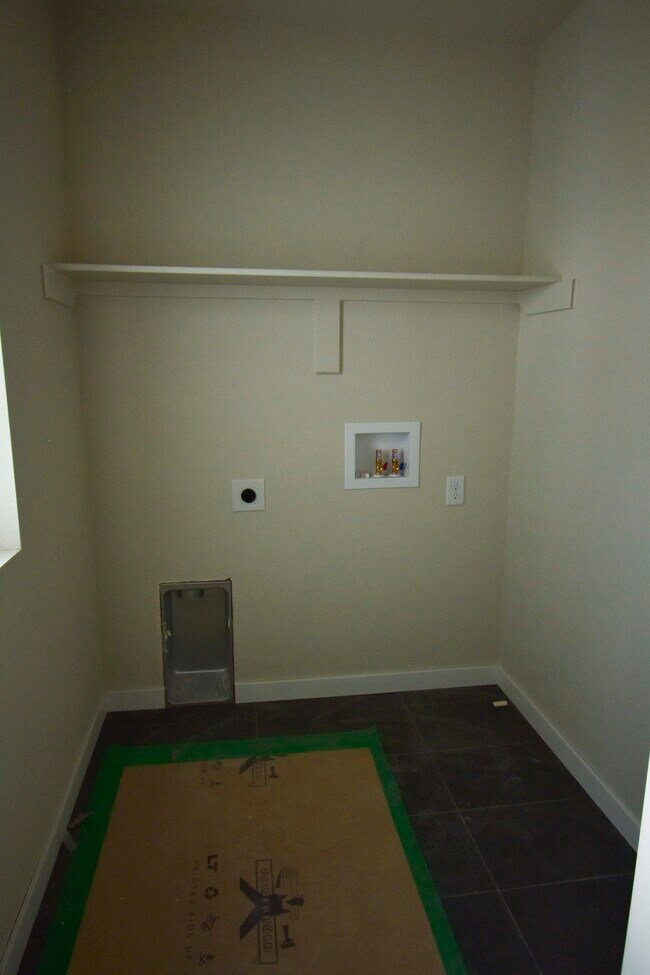 Building Photo - 10202 Spry St
