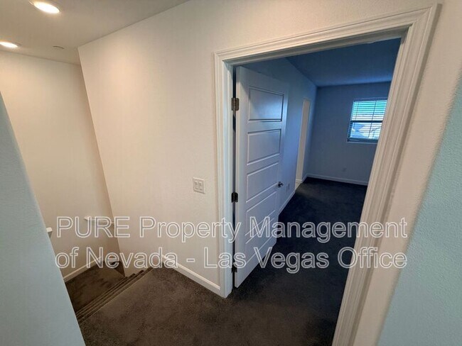 Building Photo - 815 Watford Pl