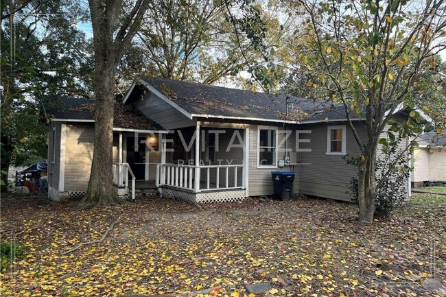 Building Photo - 4 Bed/3 Bath Home in Chickasaw East Village