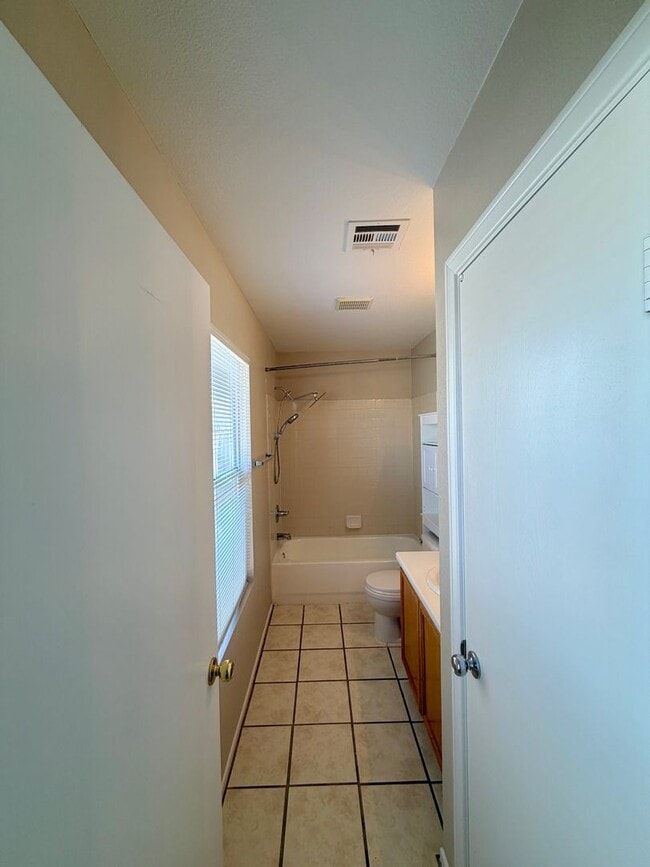 Building Photo - 5712 Viberti Ct