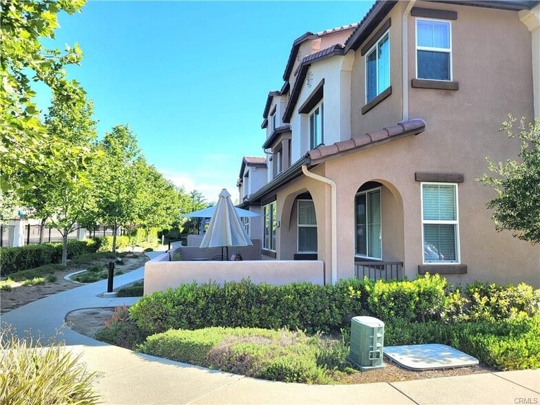 Building Photo - 40955 Belleray Ave
