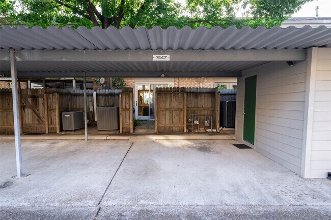 Building Photo - 7447 Brompton St