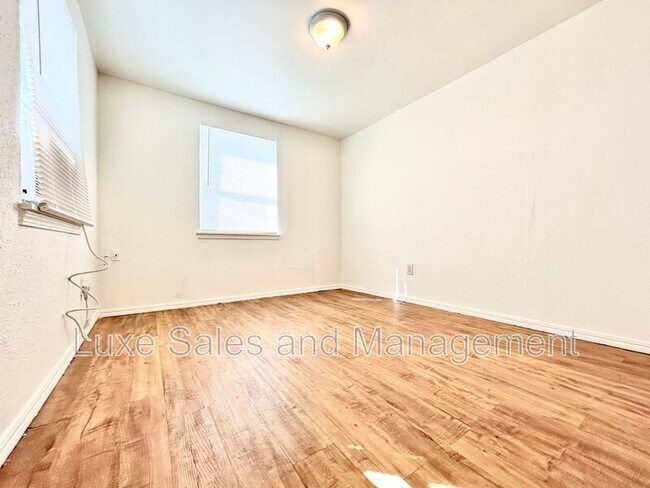 Building Photo - 1700 Karen Dr