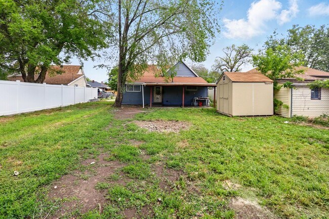 Building Photo - 2411 D Ave