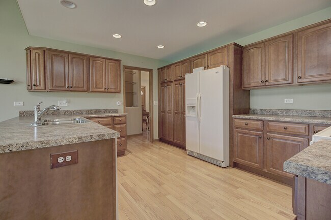 Building Photo - 403 E Main St