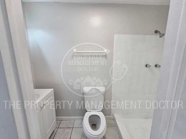 Building Photo - Spacious 4BR Tampa Home | Huge Fenced Backyard & Fresh Updates Throughout