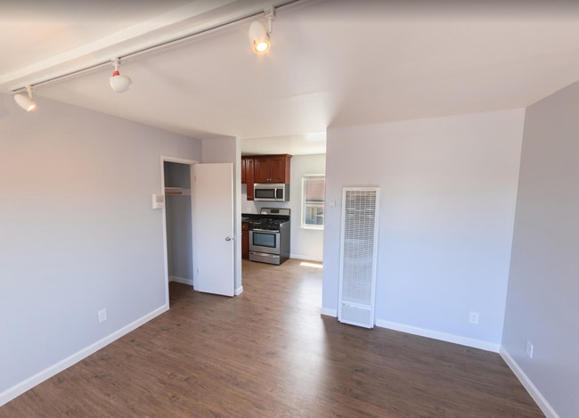 Building Photo - 1590 Oregon St