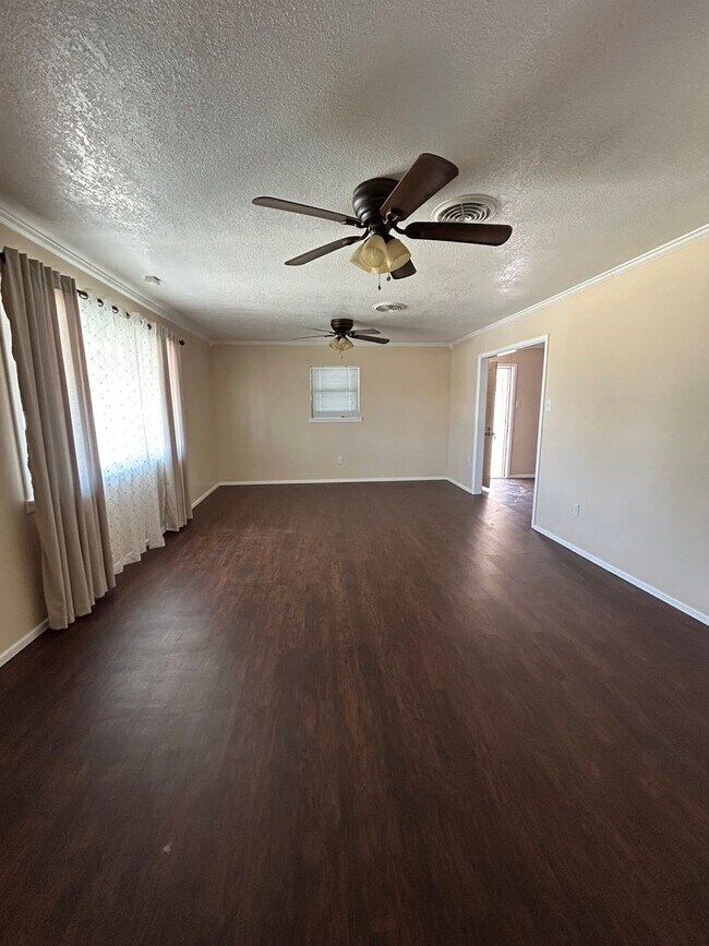 Building Photo - Recently reduced!!!  Beautiful home in a g...