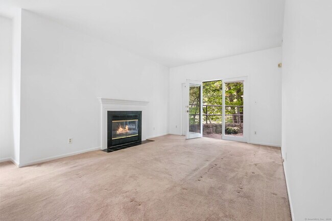 Building Photo - 351 Pemberwick Rd