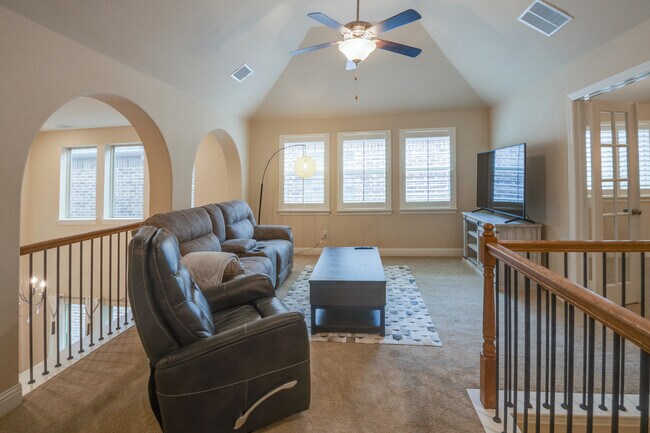 Family space - 713 Northwood Dr