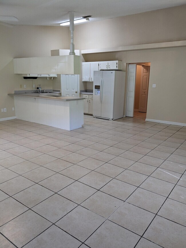 Building Photo - 3412 Daylily Ln