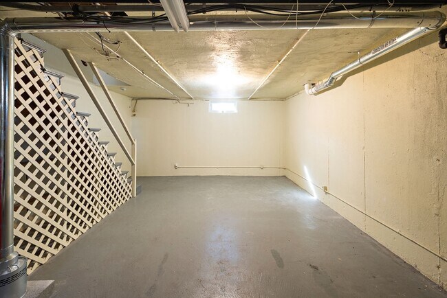 Building Photo - 39 Charlesbank Rd