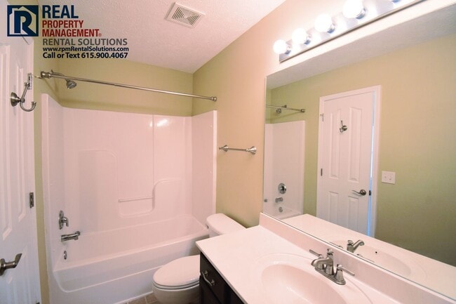 Building Photo - Two bedroom townhome in GREAT location! Wa...