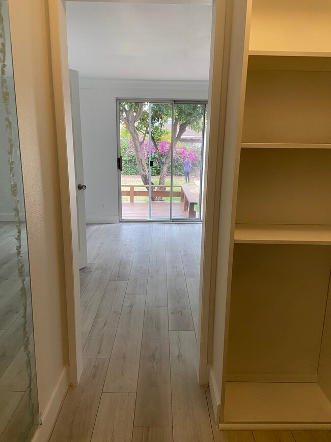 Master bedroom - 5016 Enfield Ave