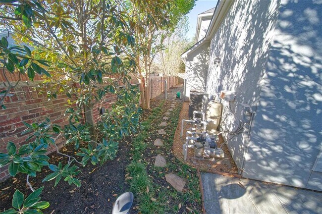 Building Photo - 910 Peachwood Bend Dr