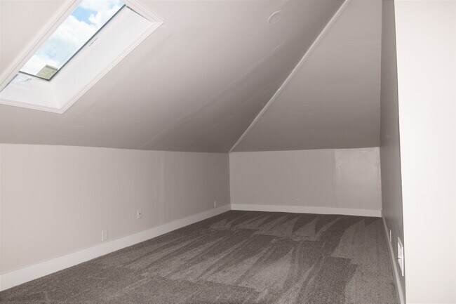 Building Photo - 398 Walnut St