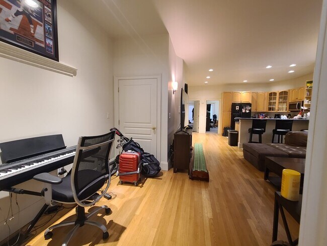 Building Photo - 42 N St