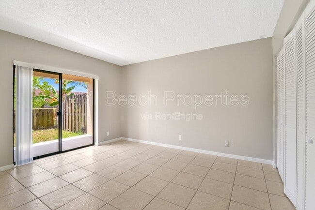 Building Photo - 400 Nottingham Cir
