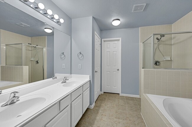 Building Photo - 15710 Bannowsky Lane