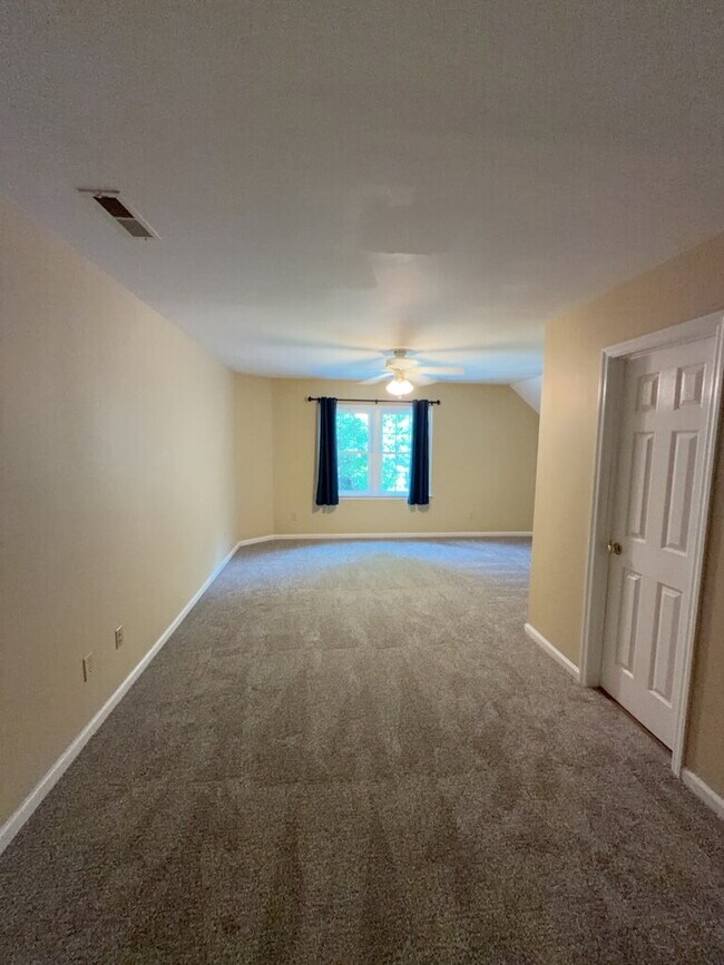 Building Photo - Beautiful 4 Bedroom, 3 Bath Home-211 Bethesda Ct.