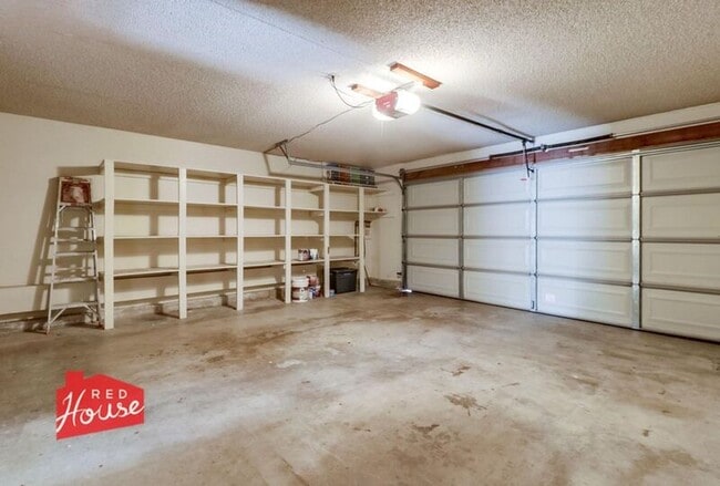 Building Photo - 825 Mola Vista Way