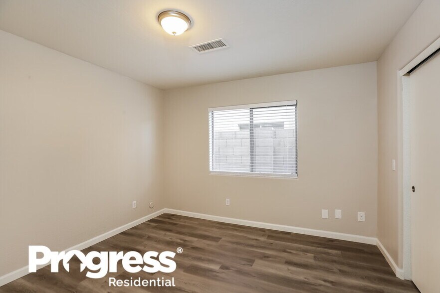 Building Photo - 5414 W Huntington Dr