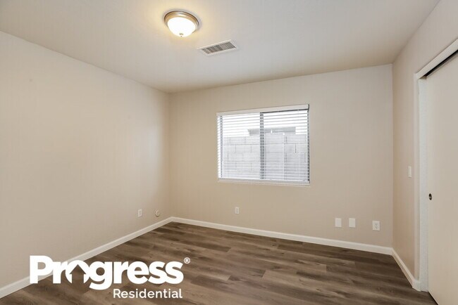 Building Photo - 5414 W Huntington Dr