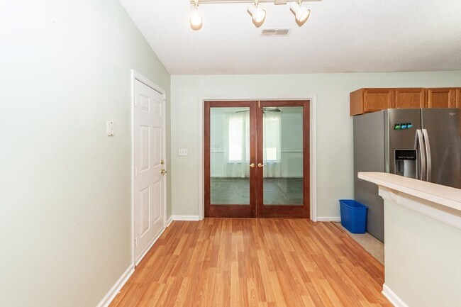 Building Photo - 3347 Walter Dr