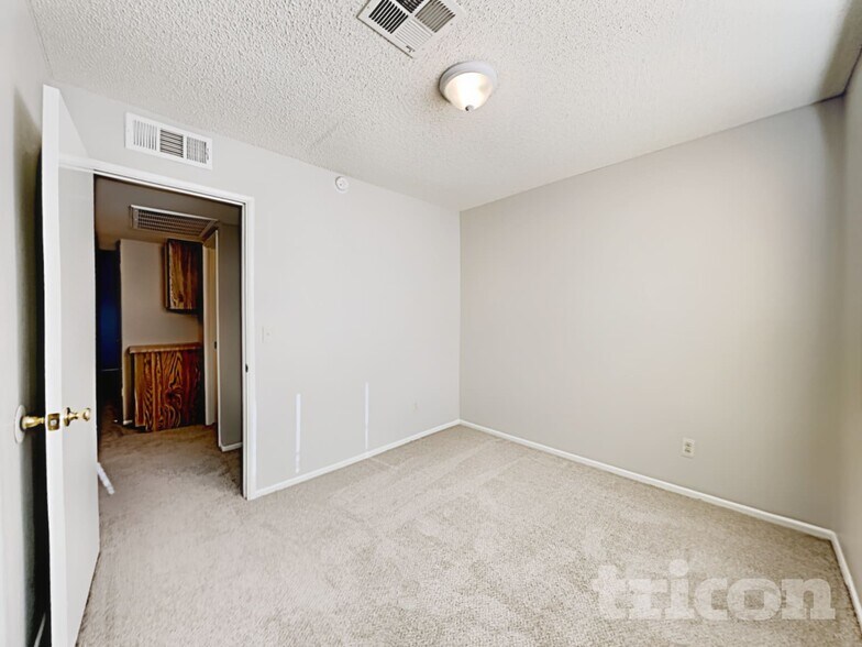 Building Photo - 7044 W Taylor St