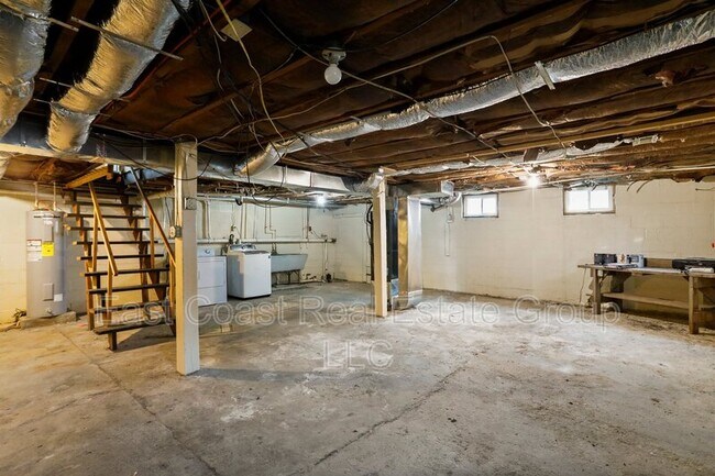 Building Photo - 838 Jenny Wren Dr