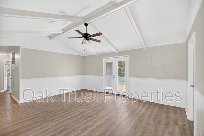 Building Photo - 220 Cornell Dr