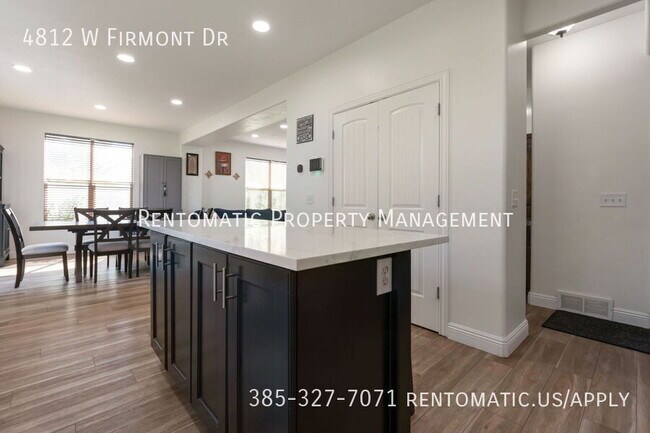 Building Photo - 4812 Firmont Dr