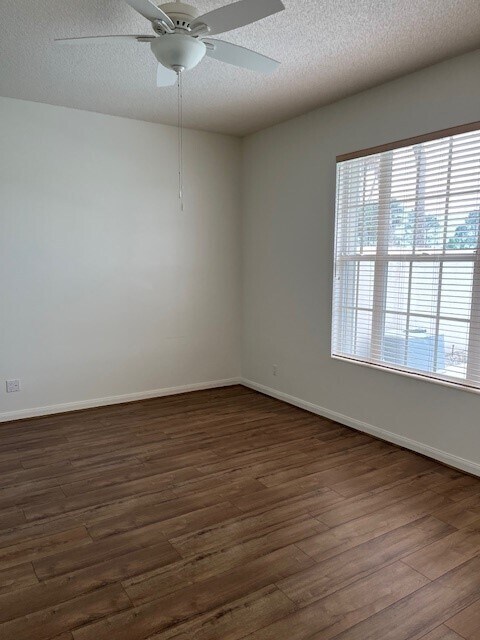 Building Photo - 7909 SE Double Tree Dr
