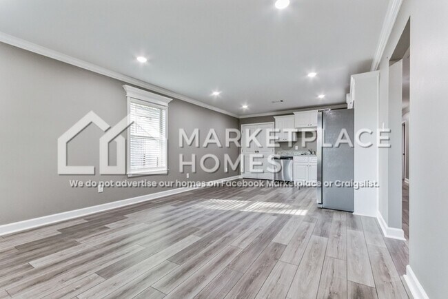 Building Photo - 1519 W 15th St