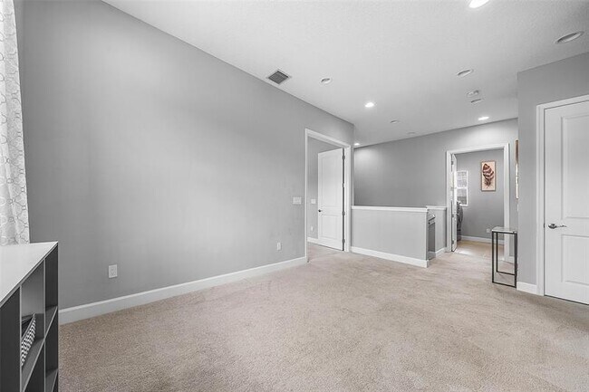 Building Photo - 15406 Goldfinch Cir