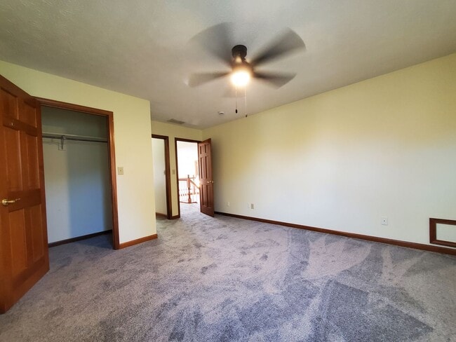 Building Photo - 324 Redwood Blvd
