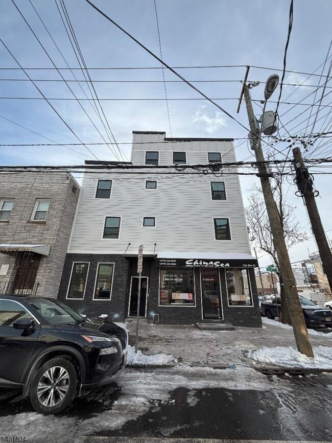 Building Photo - 136 Elm St