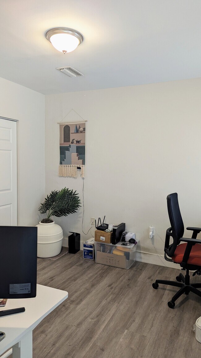 Building Photo - 3334 SW 24th Ter