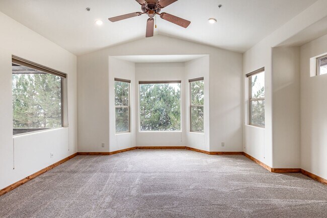 Building Photo - Freshly Renovated Deer Mountain Home for Rent NOW!