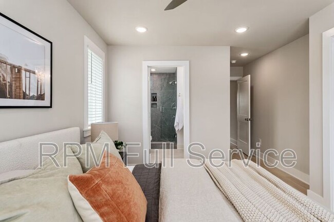 Building Photo - 706 N Dupont Ave