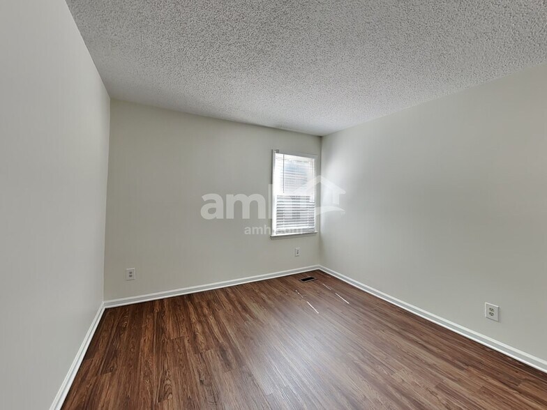 Building Photo - 2601 Briar Ridge Dr