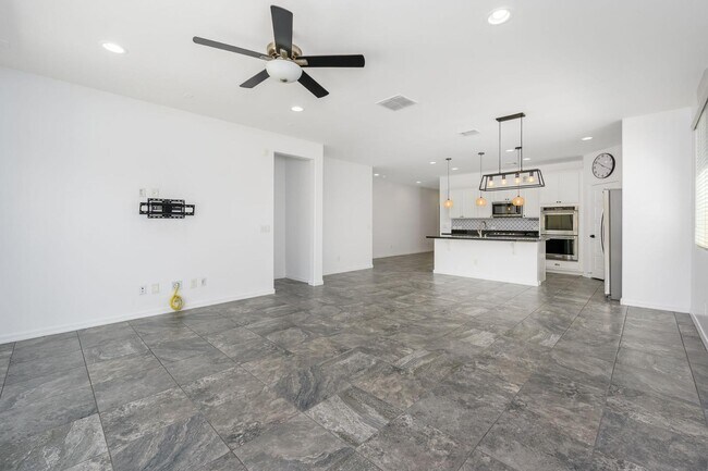 Building Photo - 8536 S 40th Glen