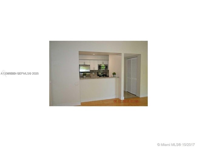 Building Photo - 620 S Park Rd