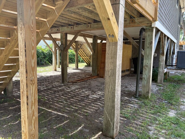 Building Photo - Available now for 12 month lease! 2150 per month (no pets)